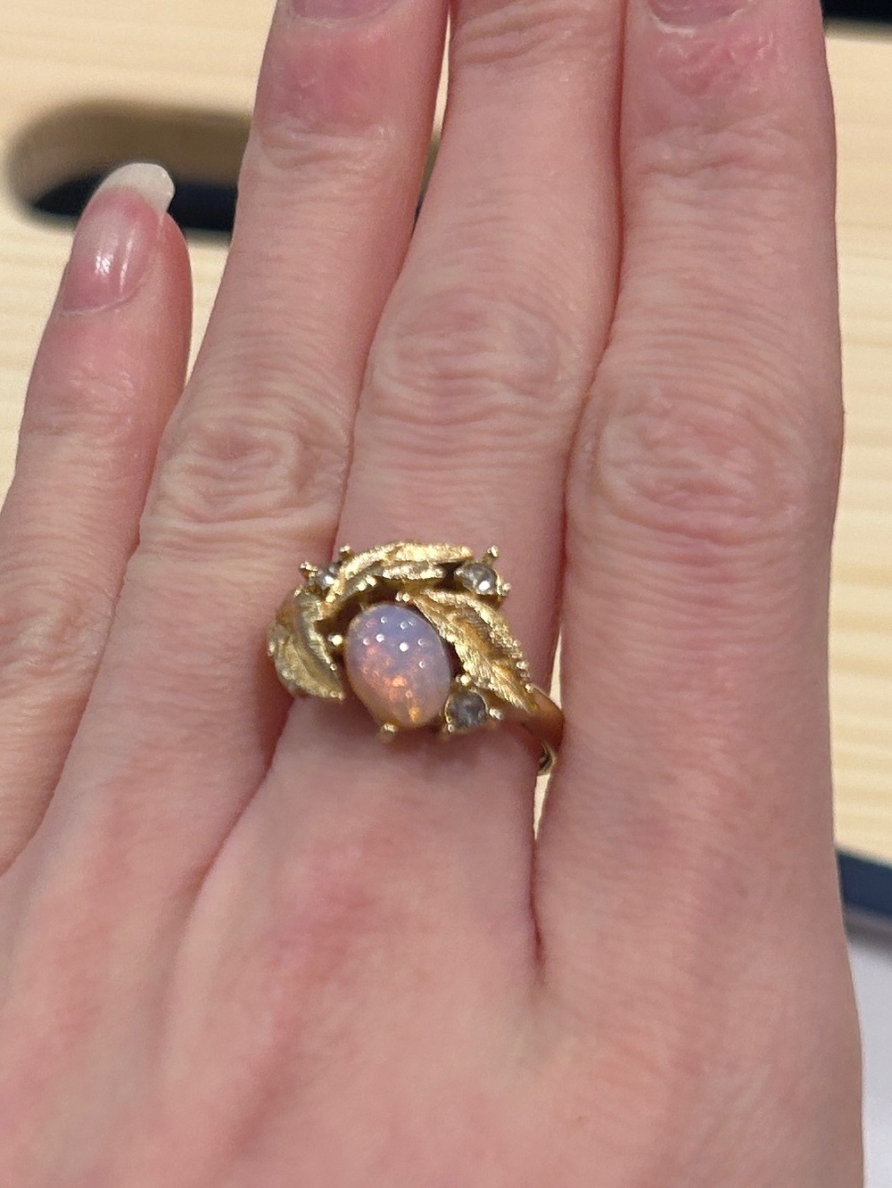 Avon Ring with Leaf detail.